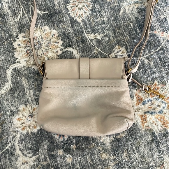 Fossil leather crossbody purse. Taupe in good used condition. - Picture 3 of 11